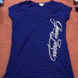 guess logo tshirt